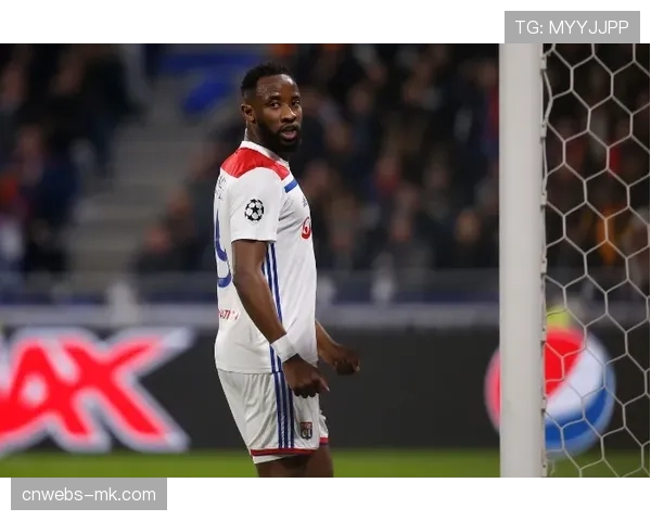 终场哨响，莱万特老将莫拉莱斯跪地长叹，球队保级希望渺茫